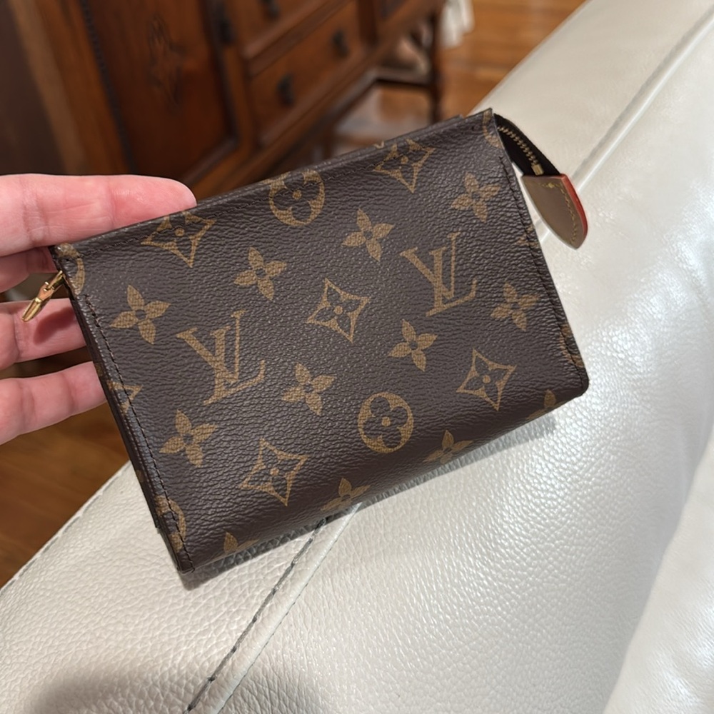 Authentic LV Toiletry pouch 15! Beautiful in excellent condition!
Authenticated